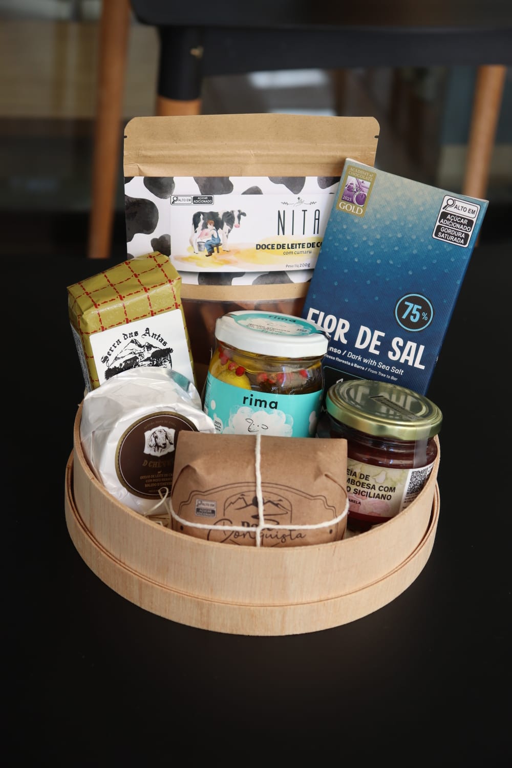 Cesta Entre Queijos & Doçuras